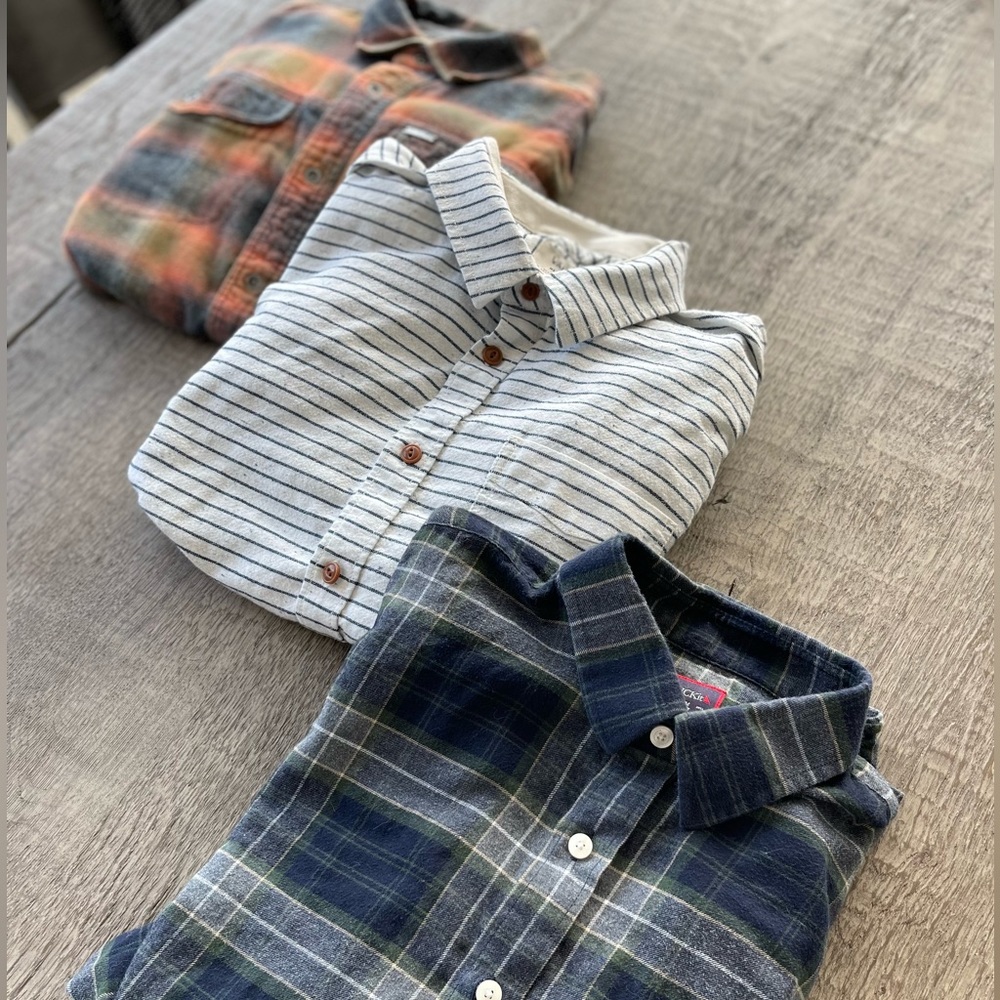 3 Mens Medium Button-Downs: Dakota Grizzly, Vans, UNTUCKit